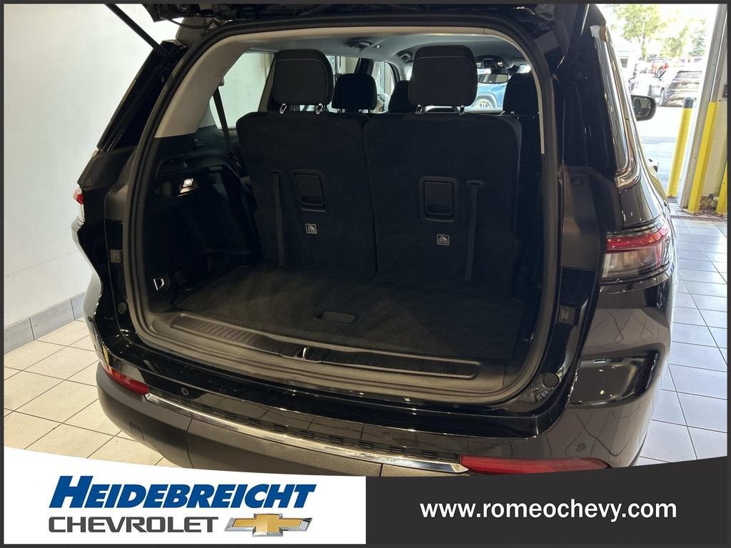 2022 Jeep Grand Cherokee L Laredo 4x4