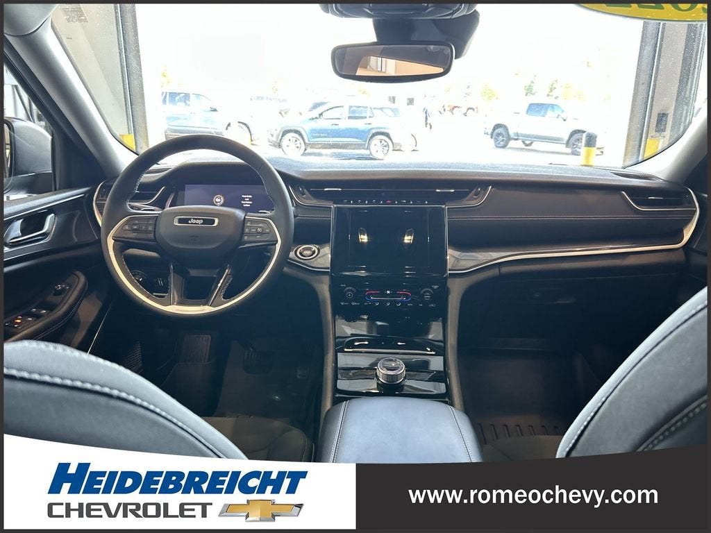 2022 Jeep Grand Cherokee L Laredo 4x4