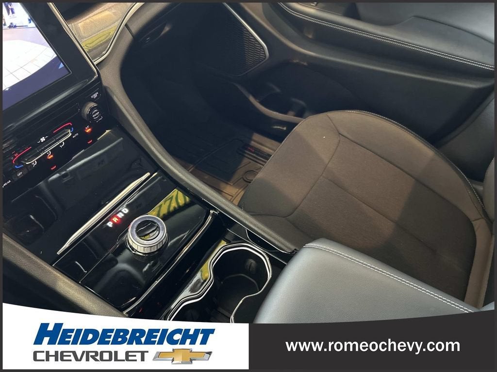 2022 Jeep Grand Cherokee L Laredo 4x4