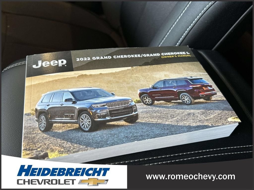 2022 Jeep Grand Cherokee L Laredo 4x4