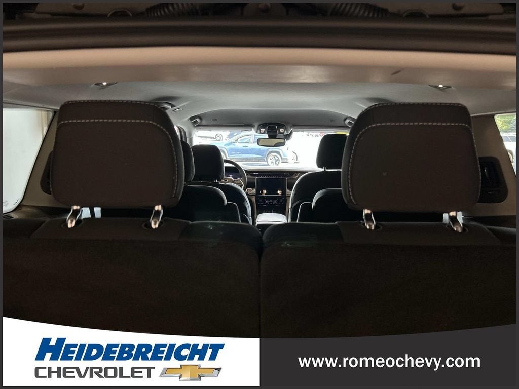 2022 Jeep Grand Cherokee L Laredo 4x4