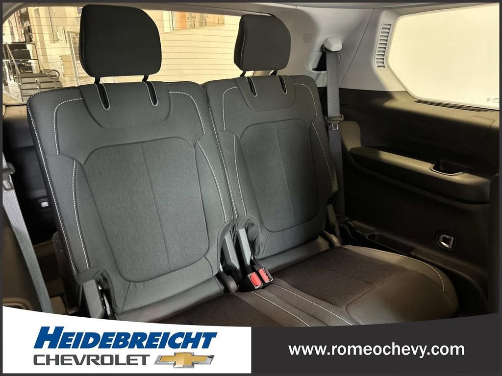 2022 Jeep Grand Cherokee L Laredo 4x4