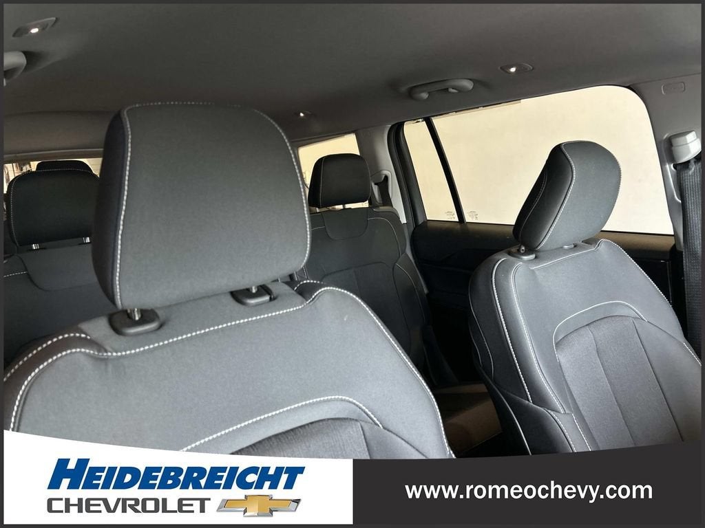 2022 Jeep Grand Cherokee L Laredo 4x4