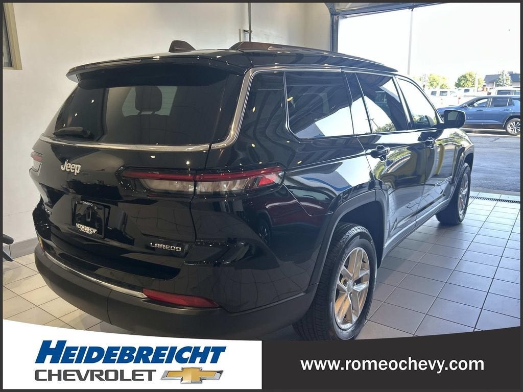 2022 Jeep Grand Cherokee L Laredo 4x4