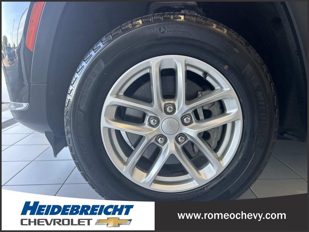2022 Jeep Grand Cherokee L Laredo 4x4