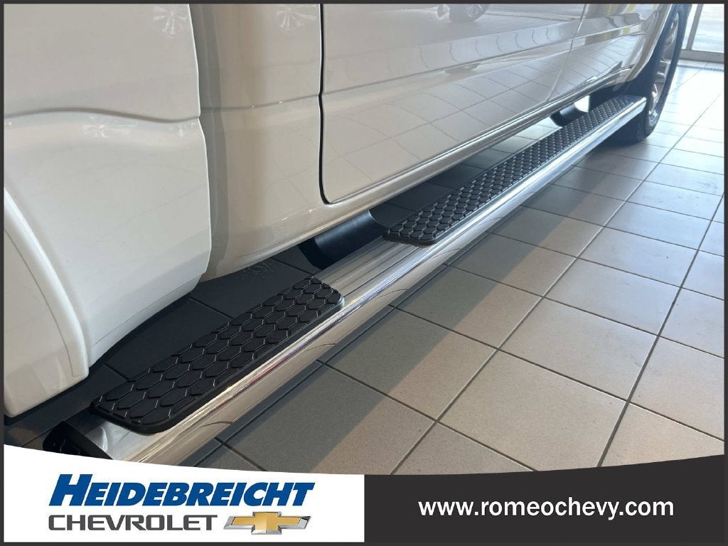 2021 RAM 1500 Laramie Crew Cab 4x4 5'7" Box