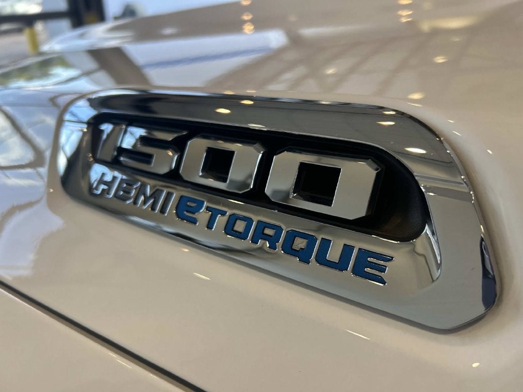 2021 RAM 1500 Laramie Crew Cab 4x4 5'7" Box