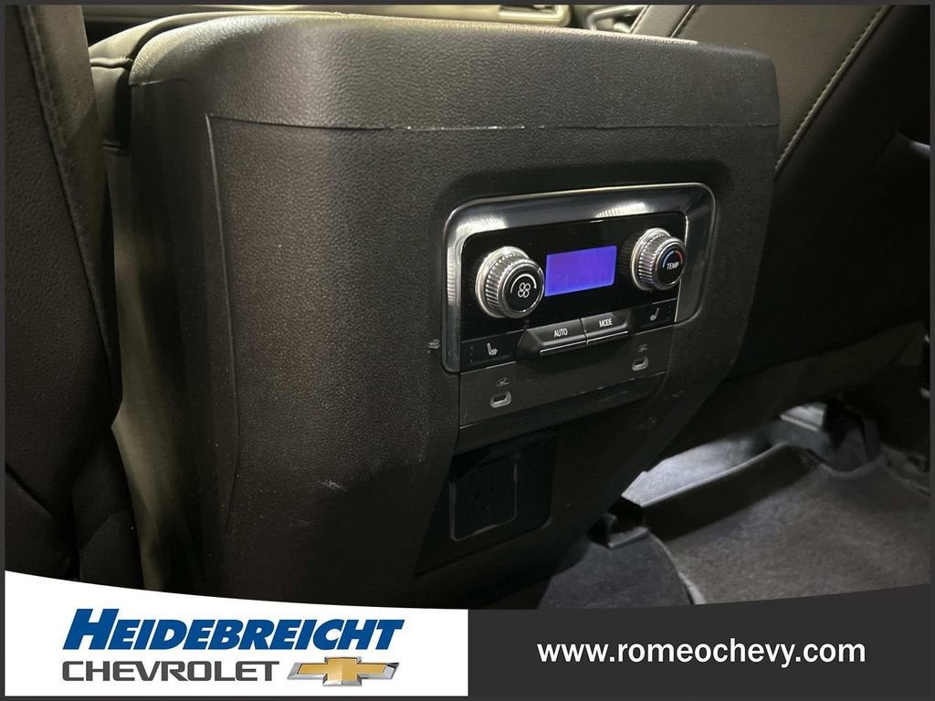 2022 GMC Yukon XL AT4