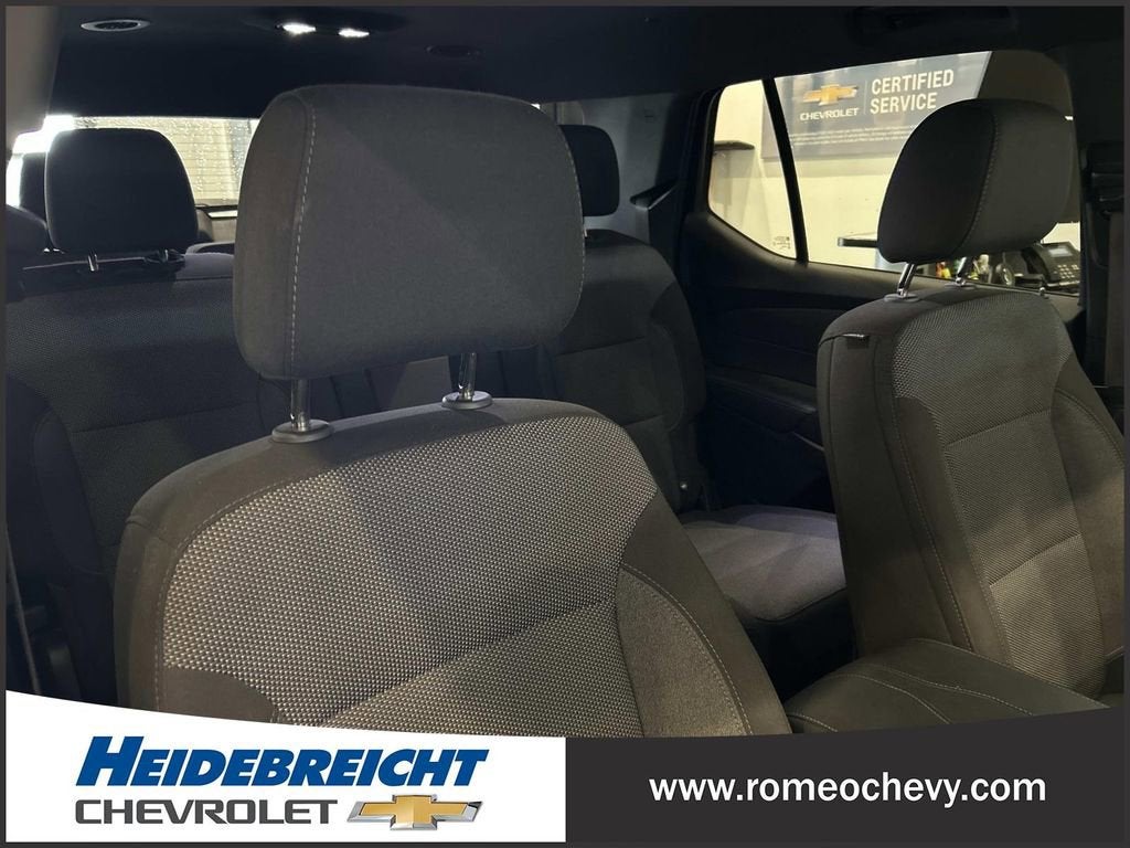 2023 Chevrolet Traverse LT Cloth