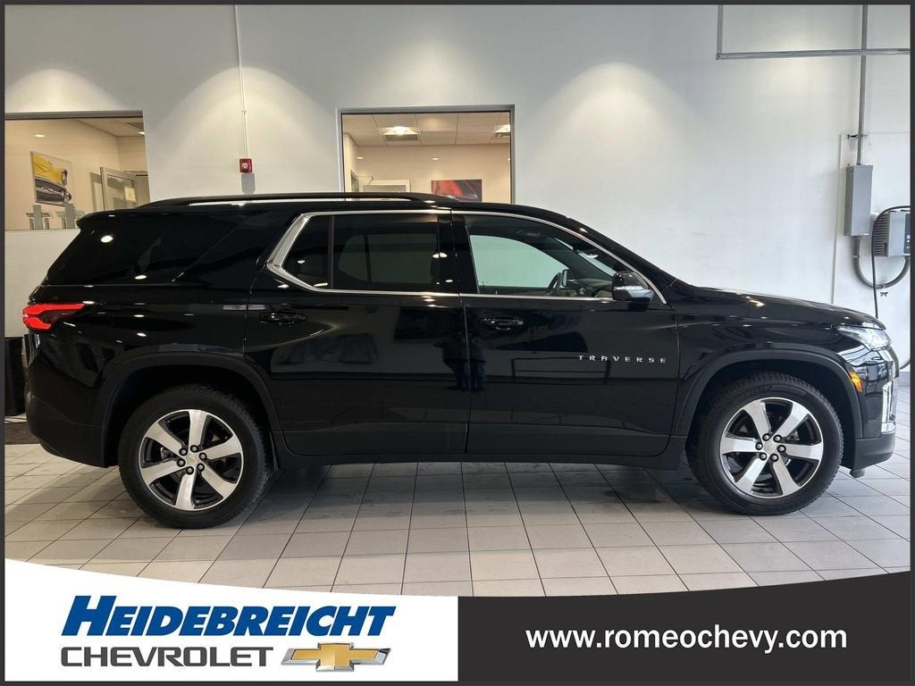 2023 Chevrolet Traverse LT Leather