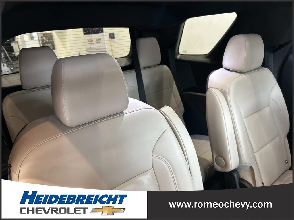 2023 Chevrolet Traverse LT Leather