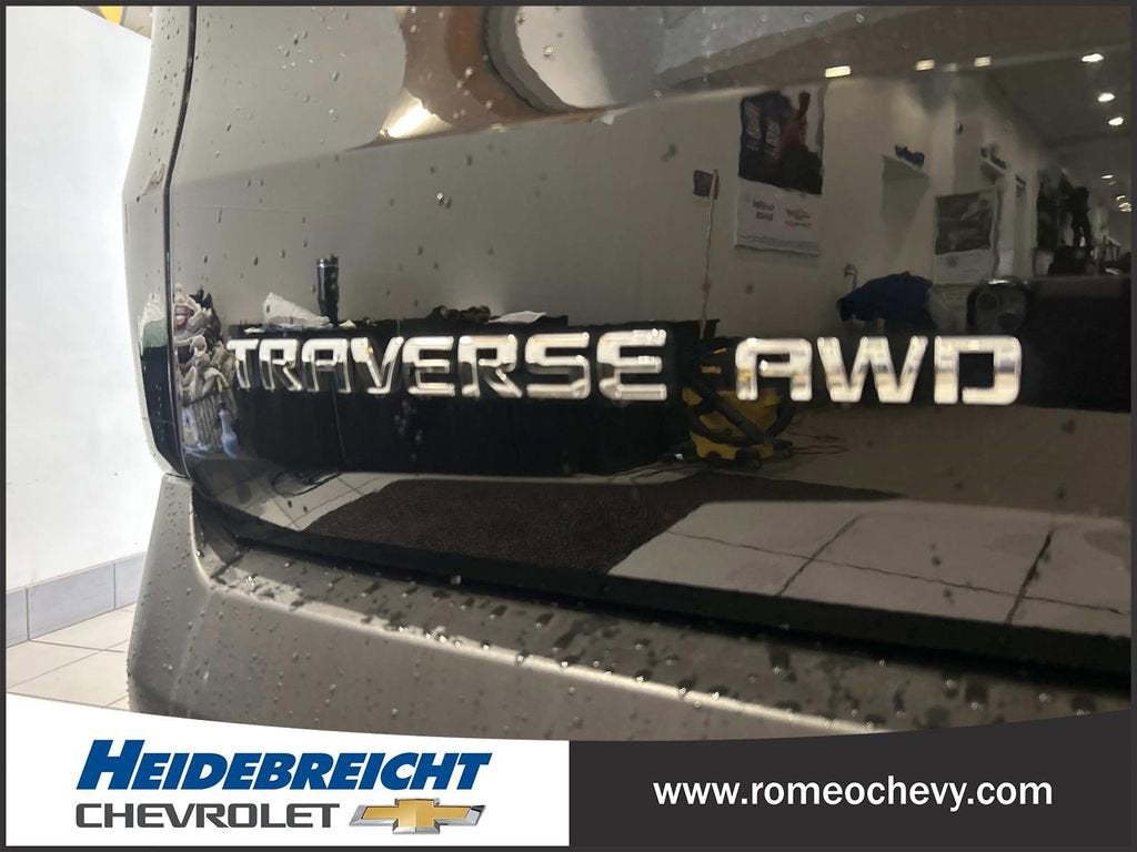 2023 Chevrolet Traverse LT Leather