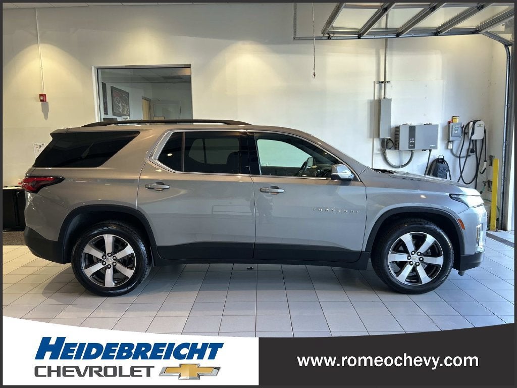 2023 Chevrolet Traverse LT Leather