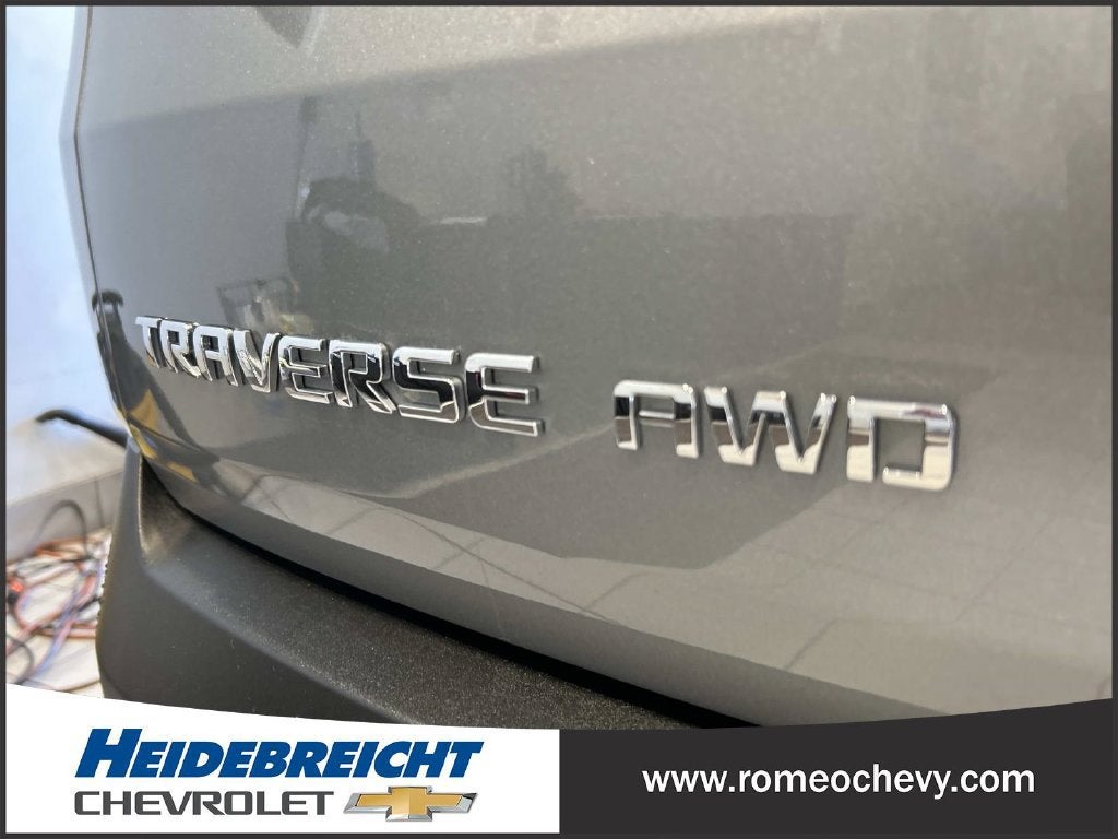 2023 Chevrolet Traverse LT Leather