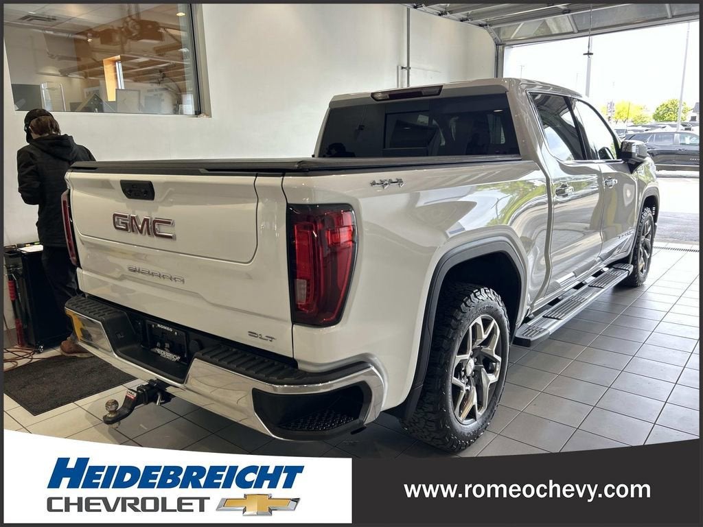 2024 GMC Sierra 1500 SLT