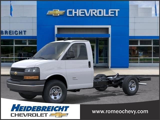 2025 Chevrolet Express Cutaway 3500 1WT