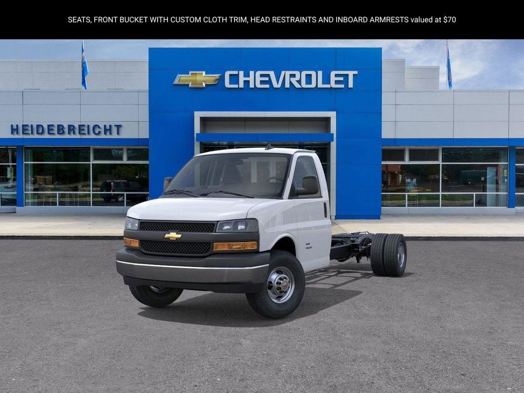 2025 Chevrolet Express Cutaway 3500 1WT