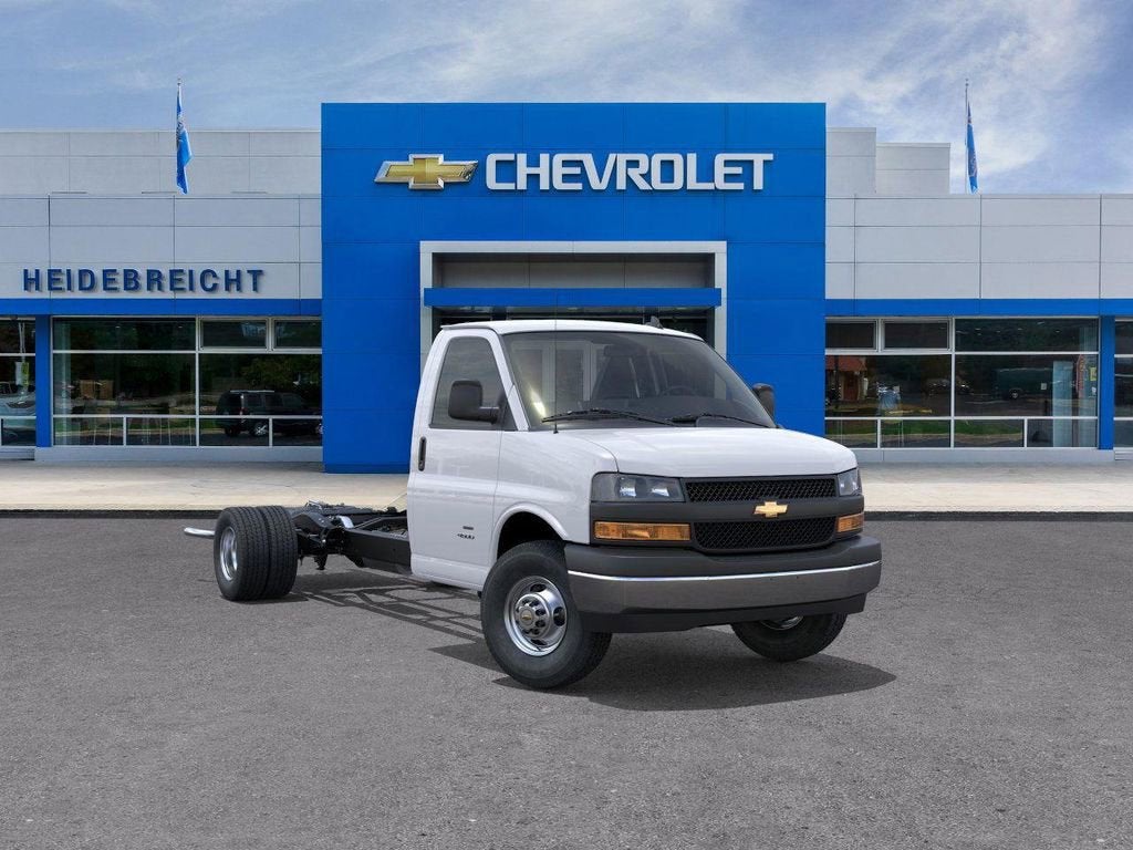 2025 Chevrolet Express Cutaway 3500 1WT