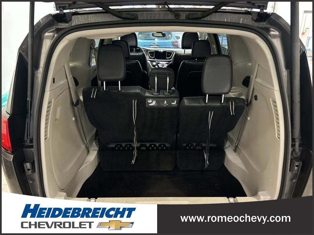 2017 Chrysler Pacifica Touring-L