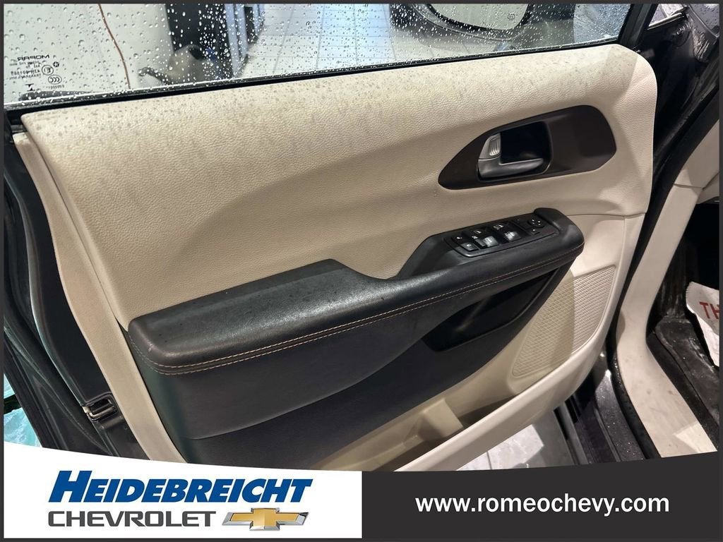 2017 Chrysler Pacifica Touring-L