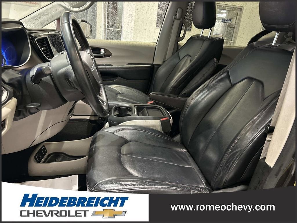 2017 Chrysler Pacifica Touring-L