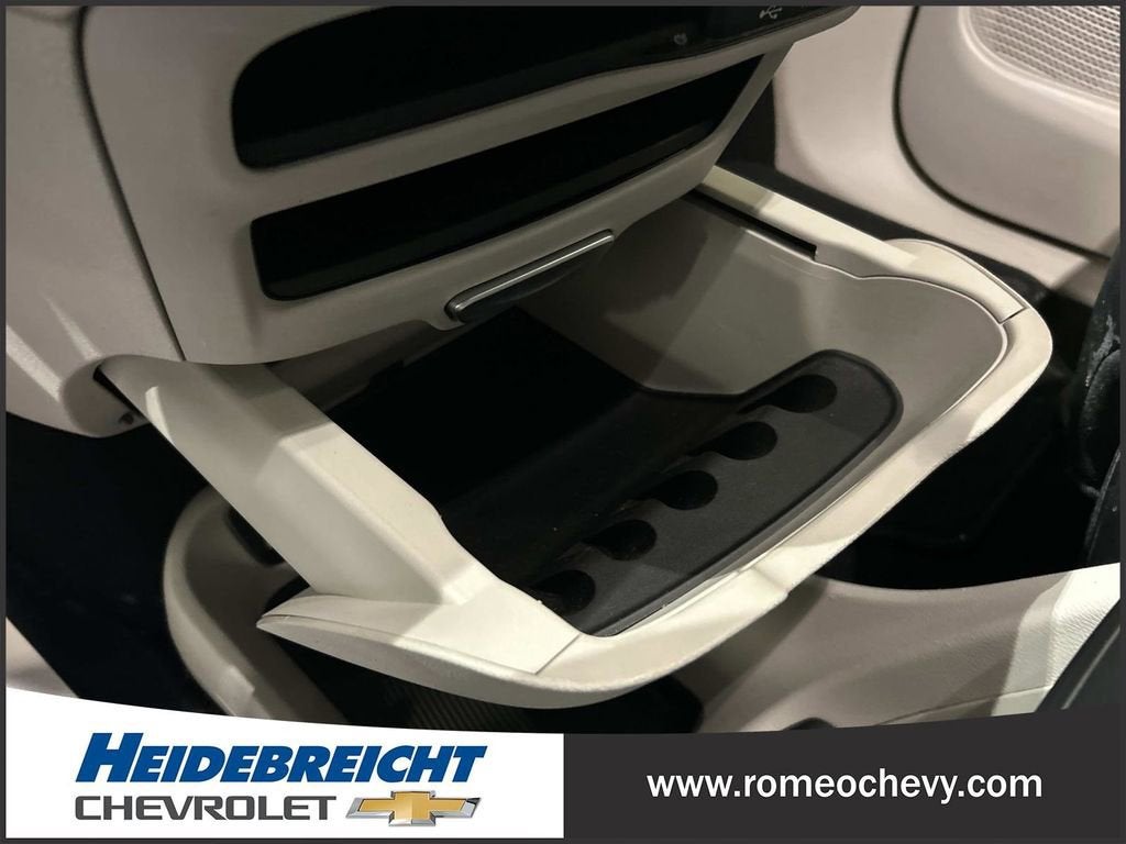 2017 Chrysler Pacifica Touring-L