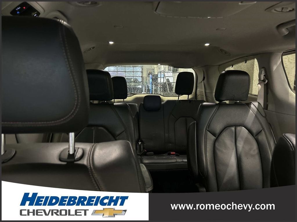 2017 Chrysler Pacifica Touring-L