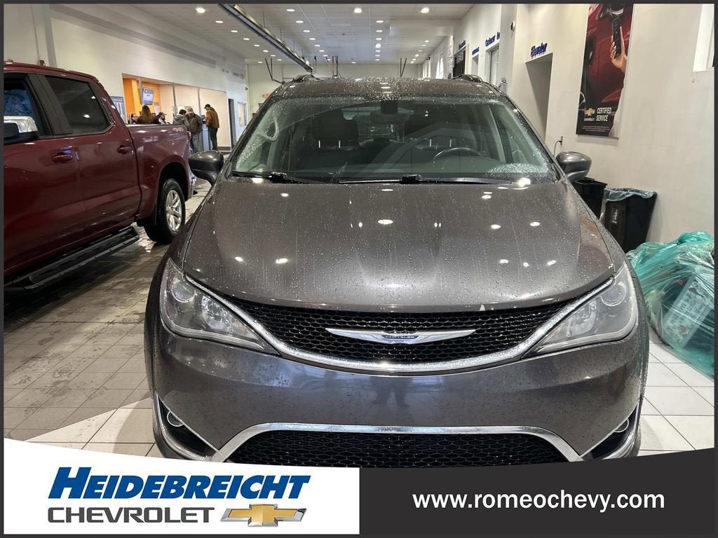 2017 Chrysler Pacifica Touring-L