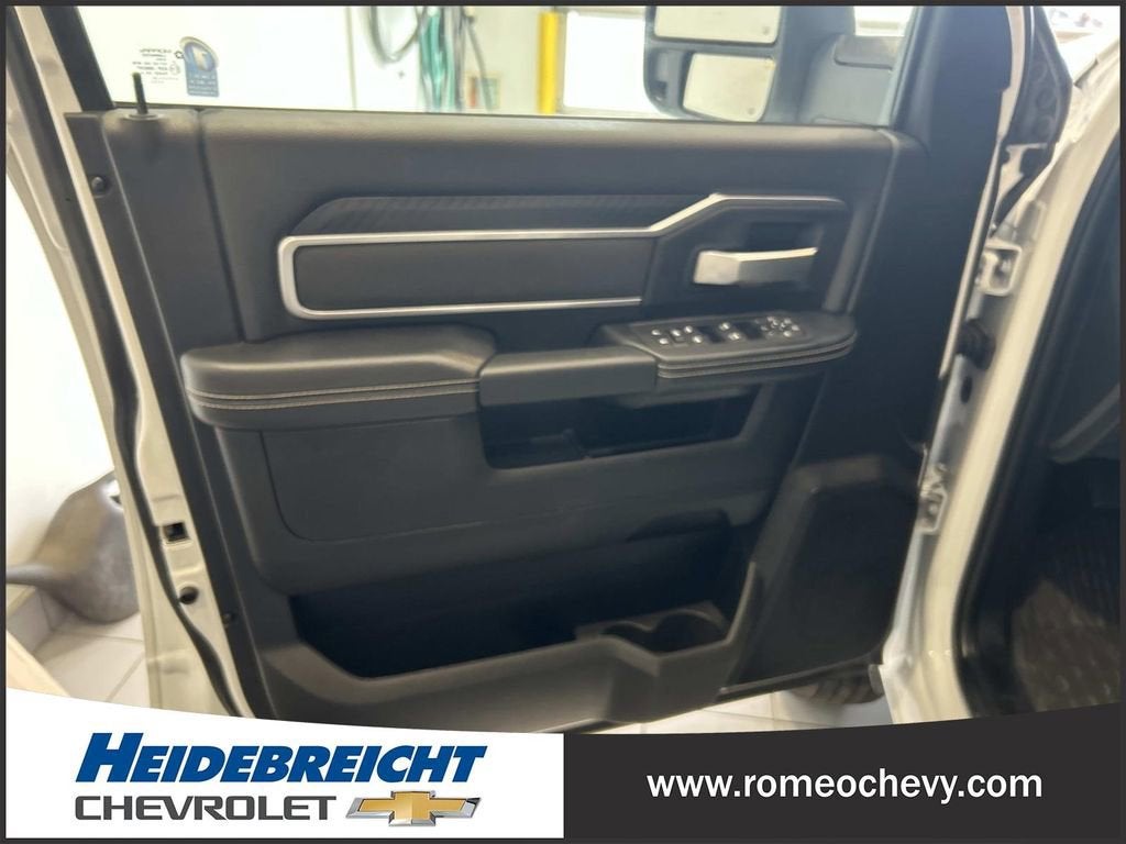 2025 RAM 3500 Big Horn Crew Cab 4x4 8' Box