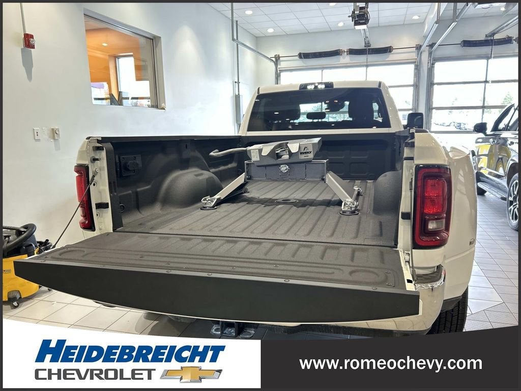 2025 RAM 3500 Big Horn Crew Cab 4x4 8' Box