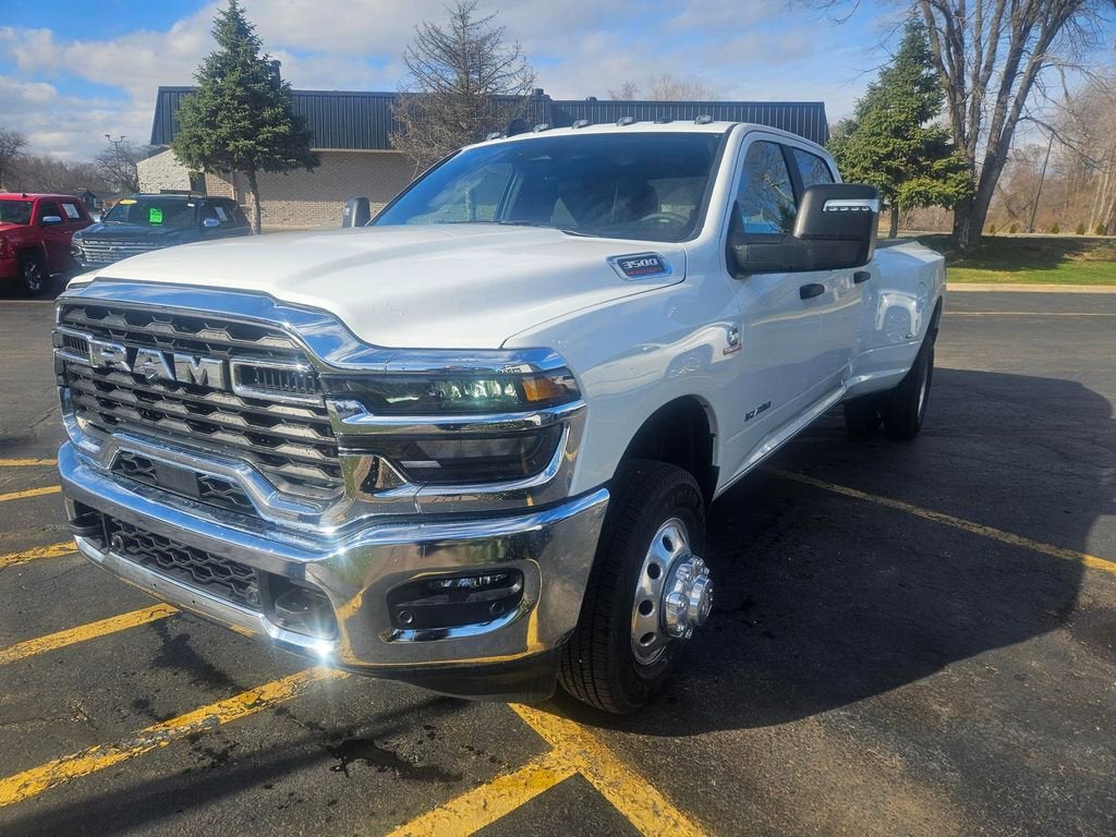 2025 RAM 3500 Big Horn Crew Cab 4x4 8' Box