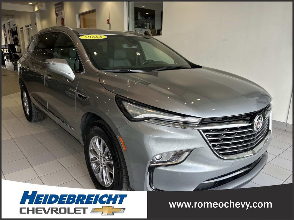 2023 Buick Enclave Essence's photo