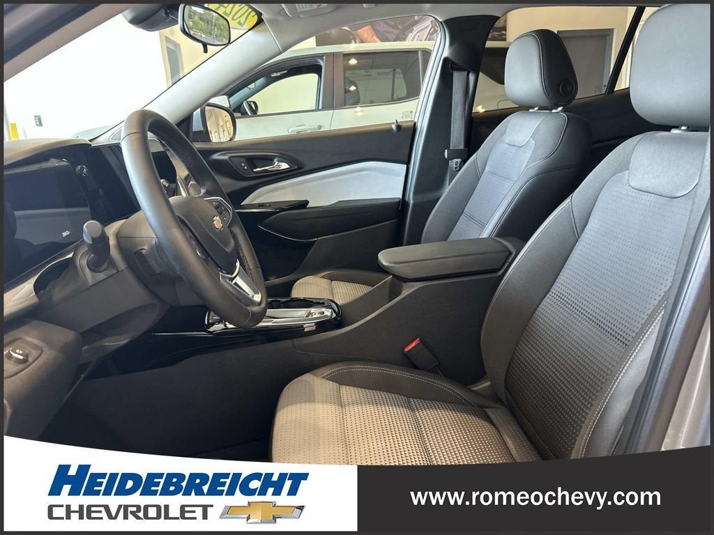 2024 Chevrolet Trax LT - Photo 13