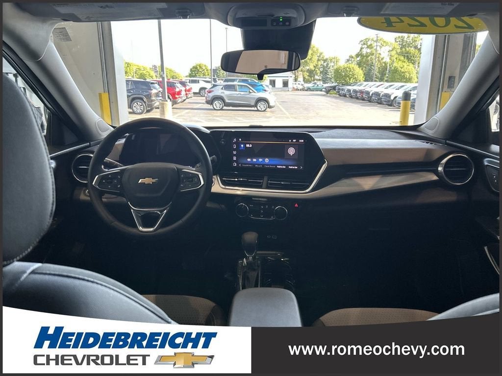 2024 Chevrolet Trax LT - Photo 16